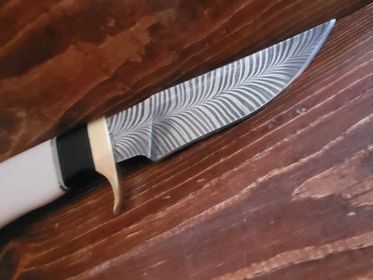 Feathered Damascus Knife