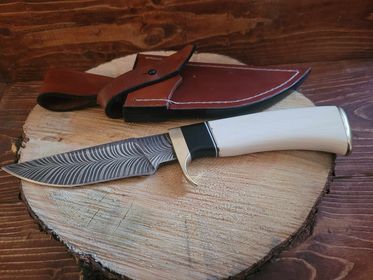 Feathered Damascus Knife