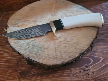 Feathered Damascus Knife