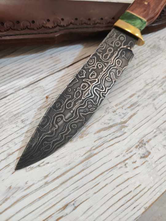 Random Pattern Damascus Knife