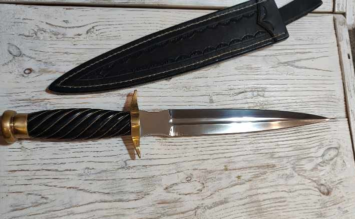 Dagger | Black & Gold